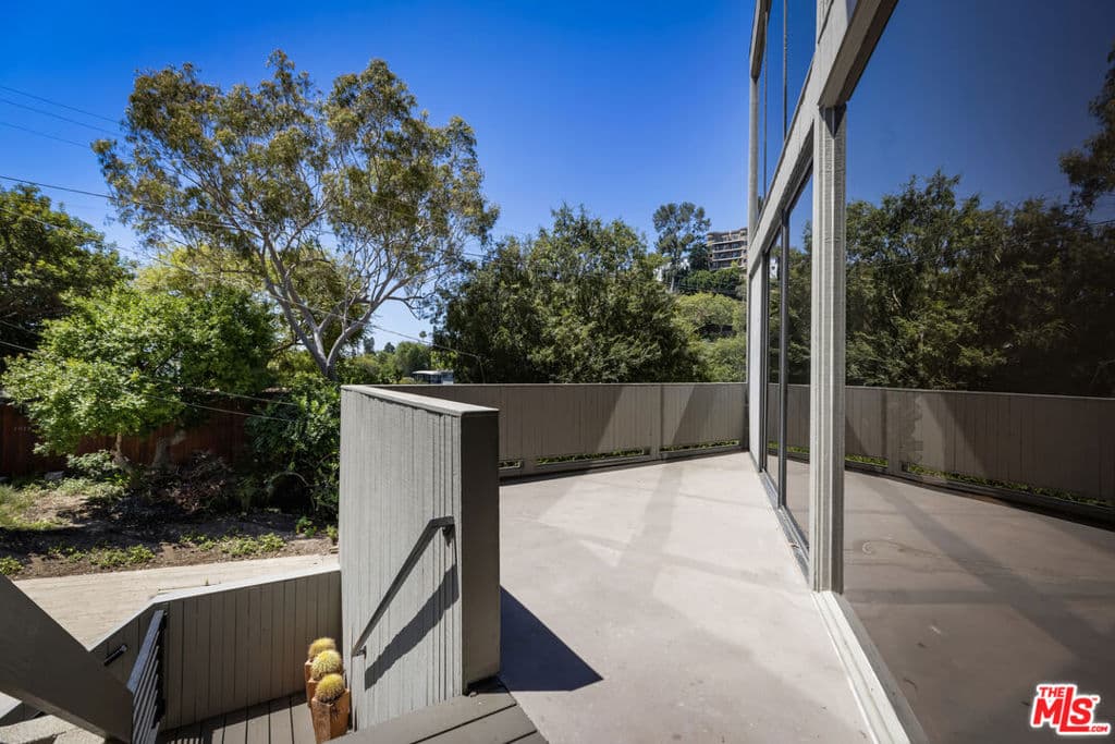 Residential Lease for rent at 3035 Windsor Avenue, Los Angeles, Los Angeles County, CA featuring 3 beds and 3 baths