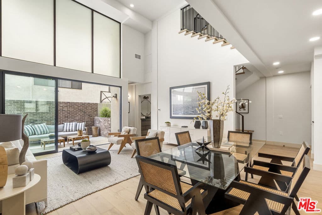 Residential Lease for rent at 12304 Moorpark Street 103, Los Angeles, Los Angeles County, CA featuring 4 beds and 5 baths