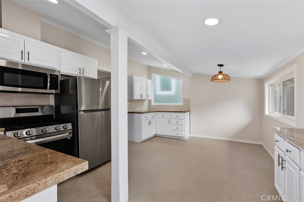 Single Family Residence for rent at 31726 Virginia Way, Laguna Beach, CA featuring 2 beds and 2 baths