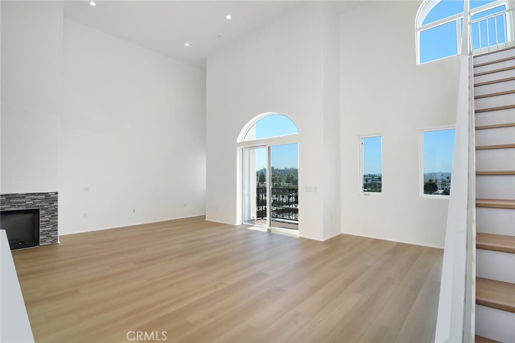 Condominium for rent at 124 W Colorado 502, Glendale, CA featuring 2 beds and 3 baths