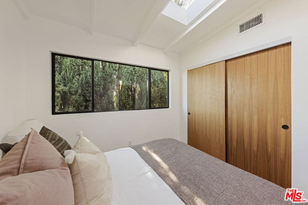 Residential Lease for rent at 1107 Le Gray Avenue, Los Angeles, Los Angeles County, CA featuring 3 beds and 3 baths
