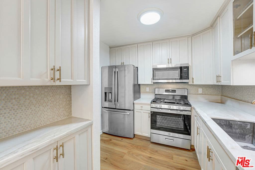 Residential Lease for rent at 22123 Burbank Boulevard 2, Los Angeles, Los Angeles County, CA featuring 3 beds and 3 baths