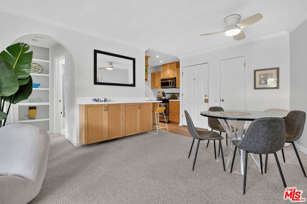 Residential Lease for rent at 2045 4th Street 301B, Santa Monica, Los Angeles County, CA featuring 1 bed and 1 bath