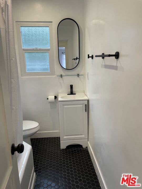 Residential Lease for rent at 1254 N Orange Grove Avenue 4, Los Angeles, Los Angeles County, CA and 1 bath