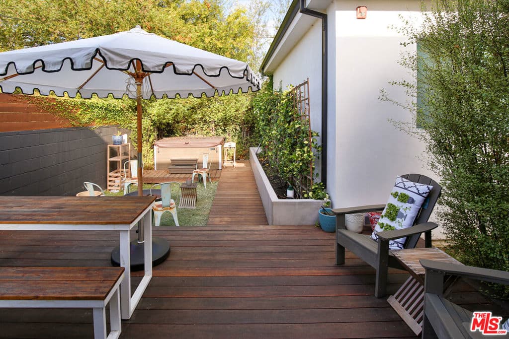 Residential Lease for rent at 8501 Belford Avenue, Los Angeles, Los Angeles County, CA featuring 3 beds and 3 baths