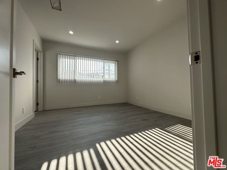 Residential Lease for rent at 1145 S Holt Avenue 10, Los Angeles, Los Angeles County, CA featuring 2 beds and 2 baths