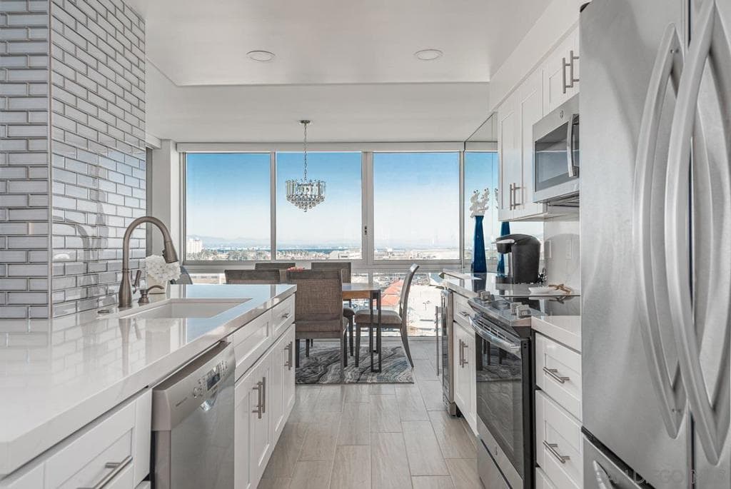Residential Lease for rent at 1830 Avenida Del Mundo 811, Coronado, San Diego County, CA featuring 2 beds and 2 baths