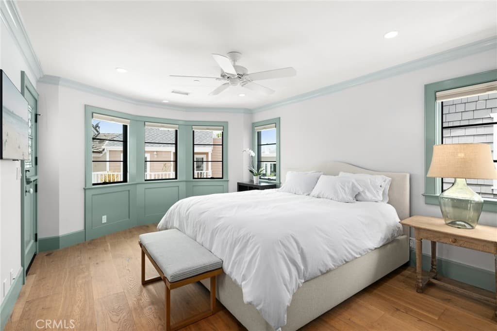 Single Family Residence for rent at 225 E Bay Front, Newport Beach, CA featuring 4 beds and 5 baths
