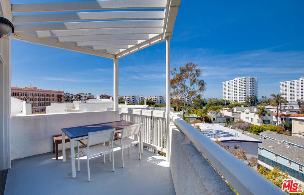 Condominium for rent at 3002 3rd Street 311, Santa Monica, CA featuring 2 beds and 3 baths