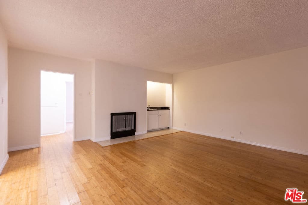 Apartment for rent at 1033 6TH Street 107, Santa Monica, CA featuring 3 beds and 2 baths