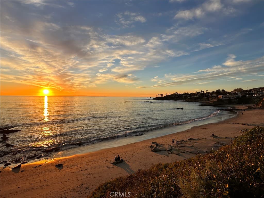 Single Family Residence for rent at 252 Grandview B, Laguna Beach, CA featuring 1 bed and 1 bath