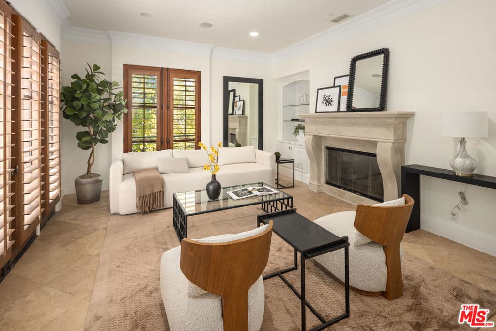 Single Family Residence for rent at 587 Entrada Drive, Santa Monica, CA featuring 4 beds and 6 baths