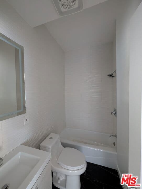 Condominium for rent at 2626 Cloverfield Boulevard 12, Santa Monica, CA featuring 1 bed and 1 bath