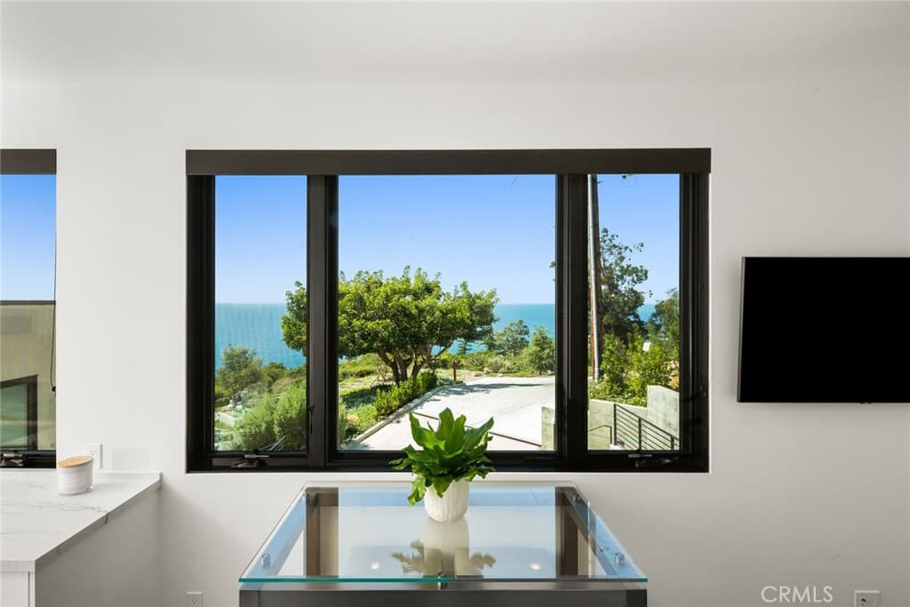 Single Family Residence for rent at 565 B Fern Street B, Laguna Beach, CA featuring 2 beds and 1 bath