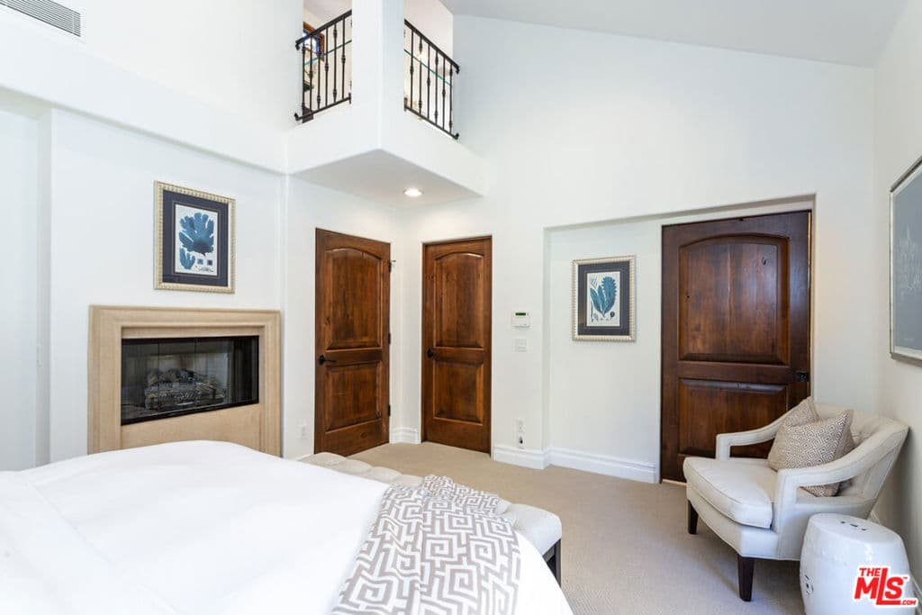 Condominium for rent at 849 14th Street 4, Santa Monica, CA featuring 3 beds and 3 baths