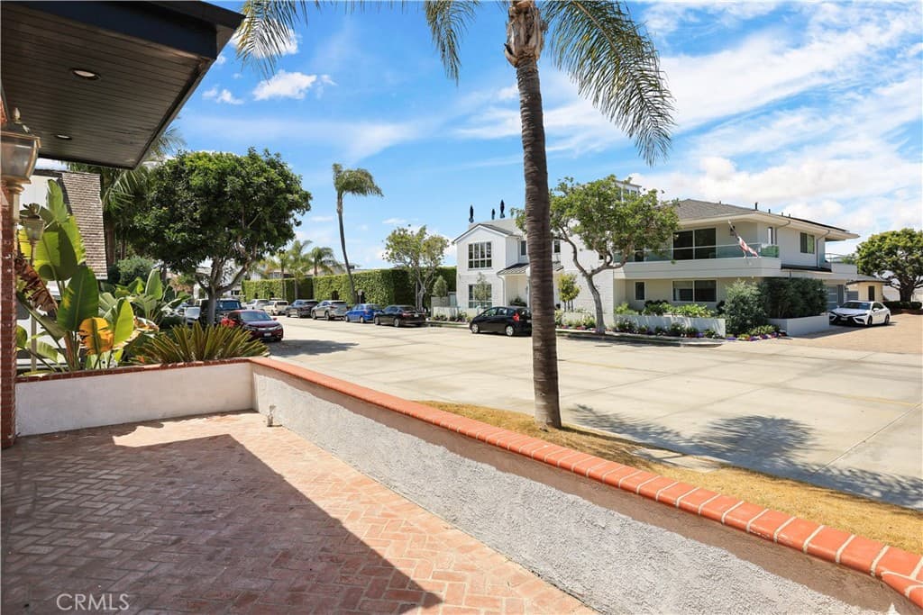 Single Family Residence for rent at 2025 E Balboa, Newport Beach, CA featuring 4 beds and 4 baths