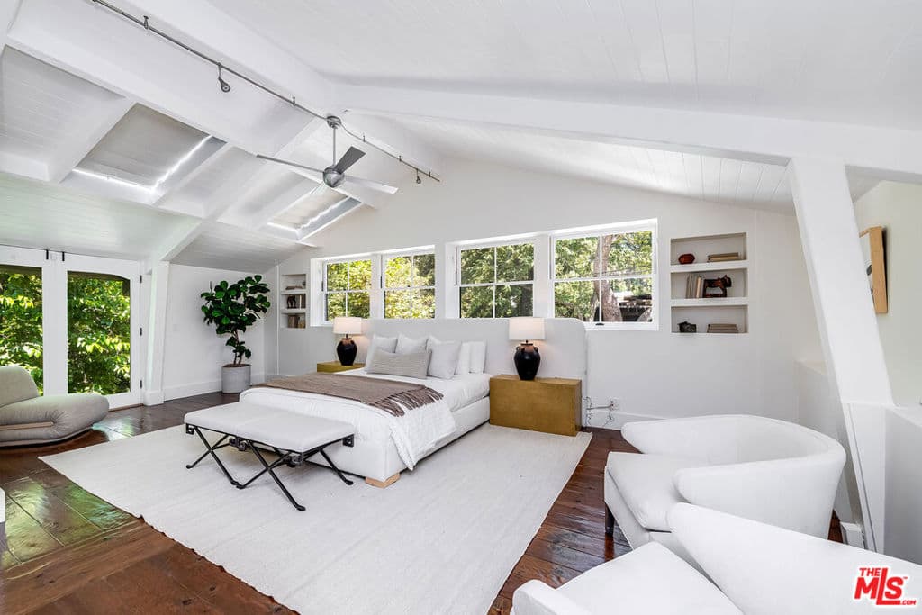 Single Family Residence for rent at 689 Brooktree Road, Santa Monica, CA featuring 2 beds and 2 baths