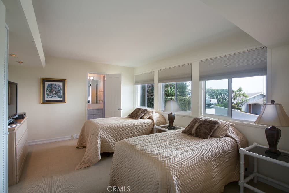 Single Family Residence for rent at 1004 Emerald Bay, Laguna Beach, CA featuring 5 beds and 5 baths