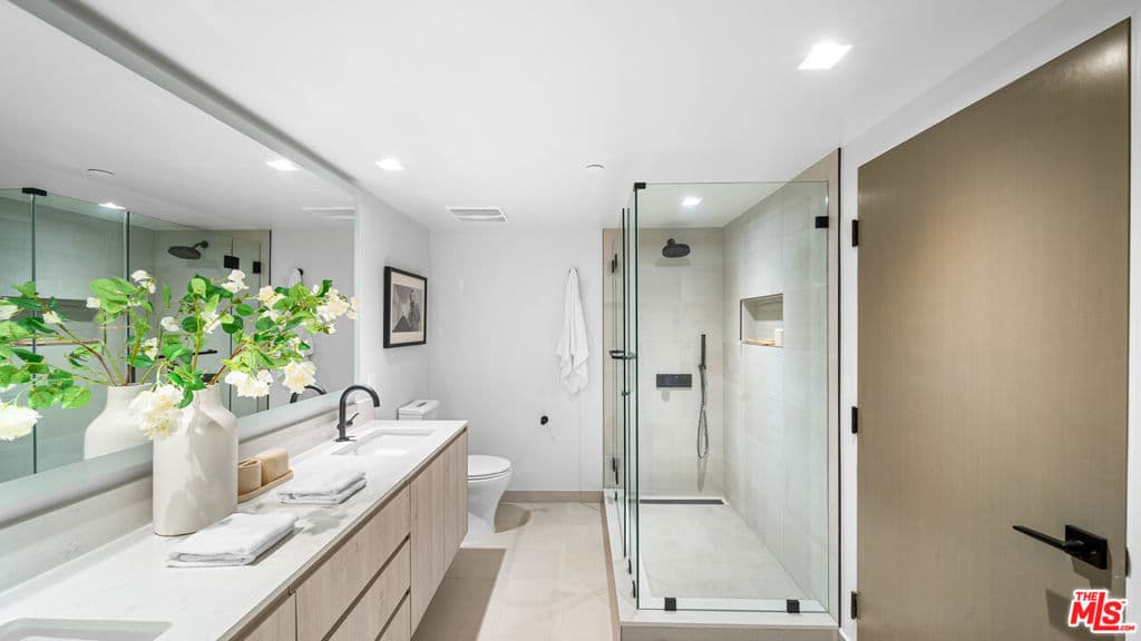 Condominium for rent at 153 San Vicente Boulevard 2J, Santa Monica, CA featuring 3 beds and 2 baths