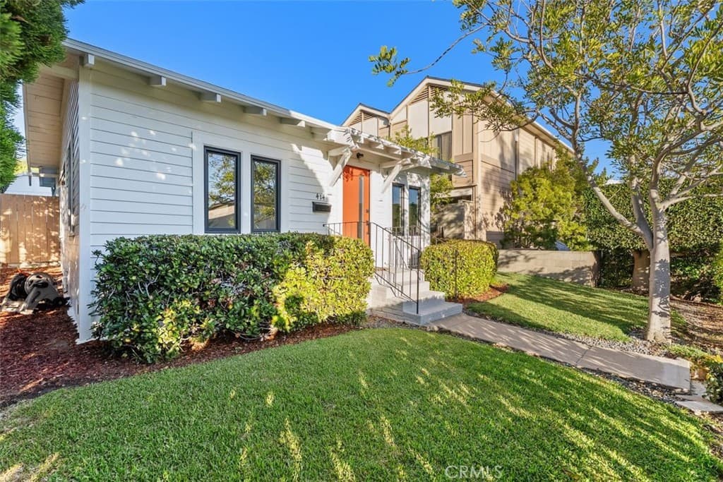 Single Family Residence for rent at 414 Cypress Drive, Laguna Beach, CA featuring 2 beds and 1 bath