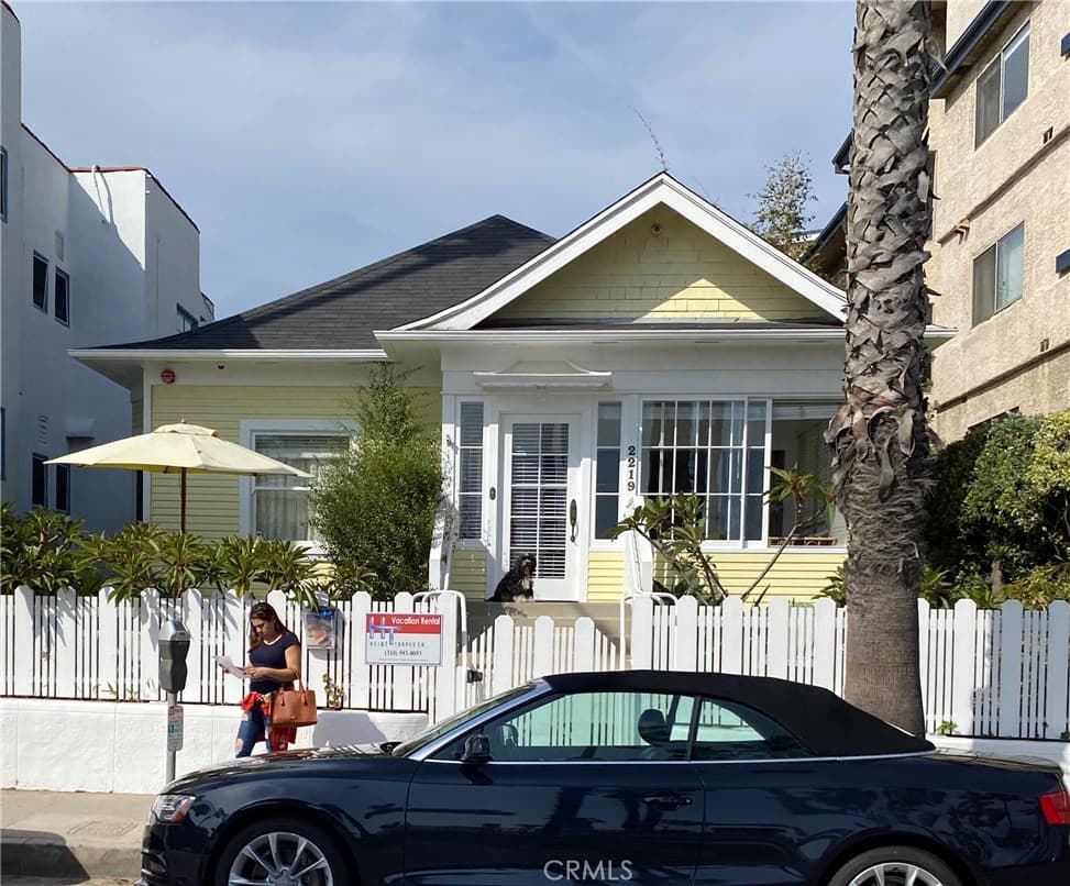 Single Family Residence for rent at 2219 Ocean Avenue, Santa Monica, CA featuring 4 beds and 4 baths