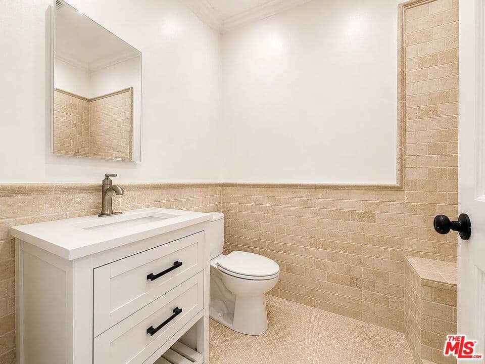 Condominium for rent at 1111 21st Street 1, Santa Monica, CA featuring 3 beds and 2 baths
