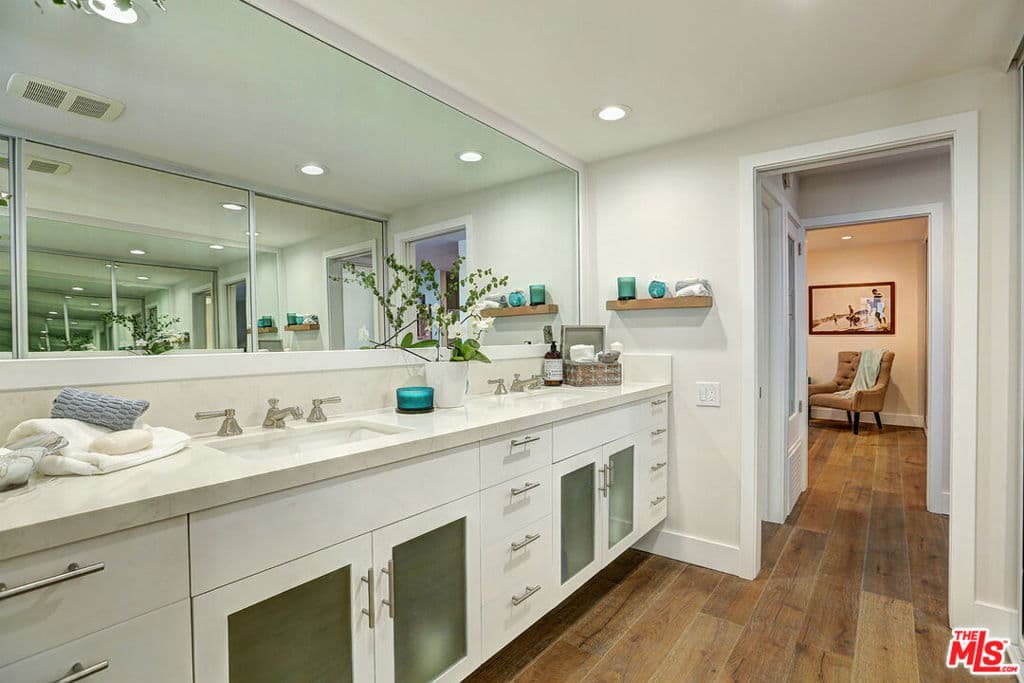 Condominium for rent at 1025 Ocean Avenue 102, Santa Monica, CA featuring 2 beds and 2 baths