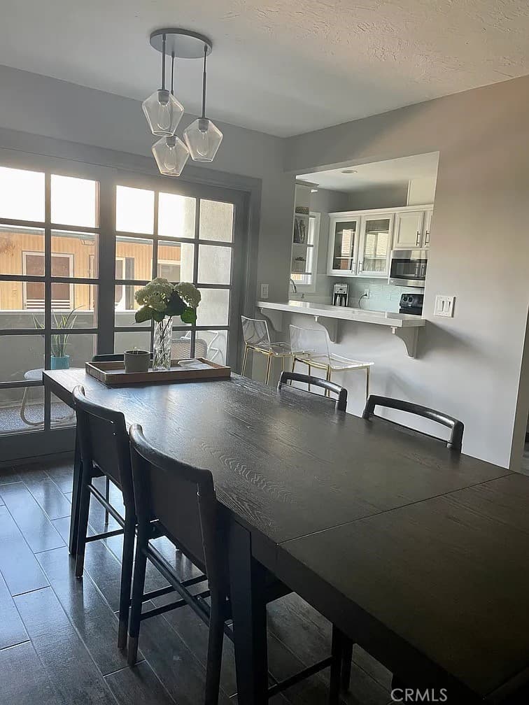 Condominium for rent at 1138 12th 5, Santa Monica, CA featuring 2 beds and 2 baths