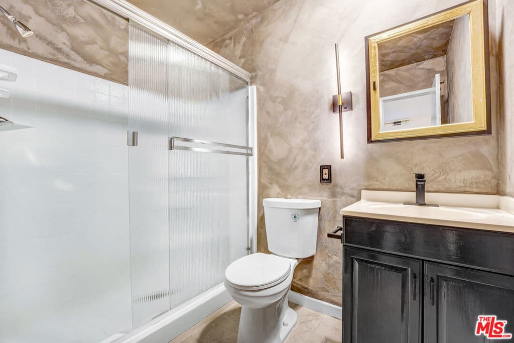 Condominium for rent at 1044 9th Street 3, Santa Monica, CA featuring 2 beds and 2 baths