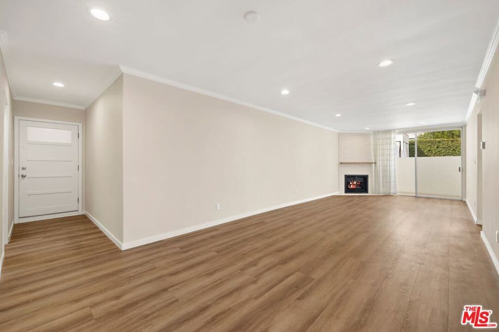 Condominium for rent at 1109 20th Street 10, Santa Monica, CA featuring 3 beds and 2 baths