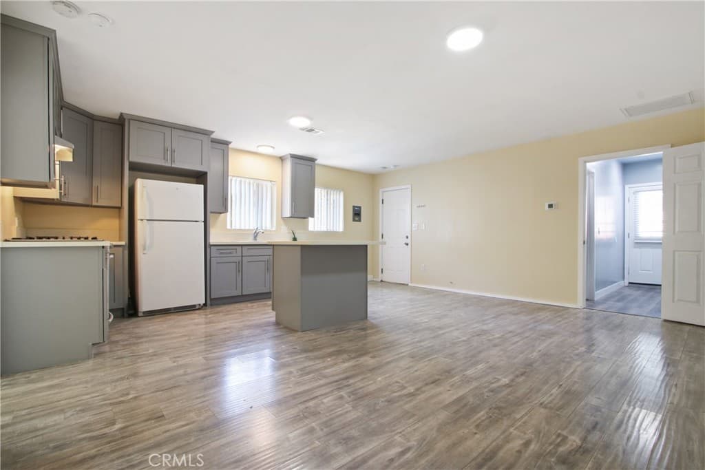 Duplex for rent at 10529 S Truro, Inglewood, CA featuring 2 beds and 1 bath