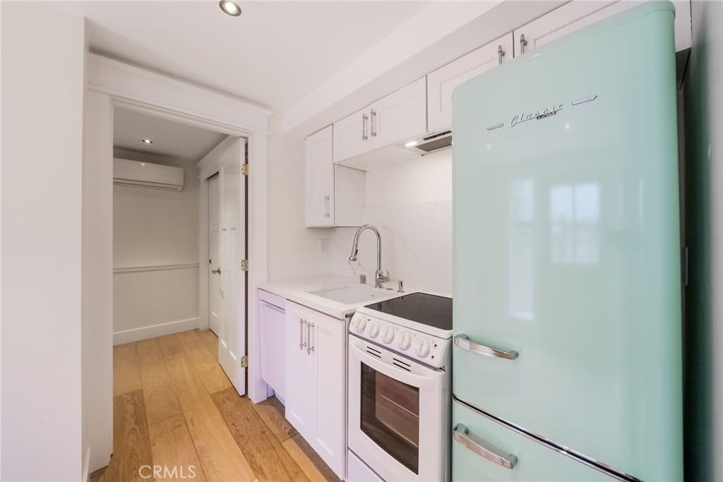 Duplex for rent at 31729 Fairview Rd. #Lower Left, Laguna Beach, CA featuring 1 bed and 1 bath