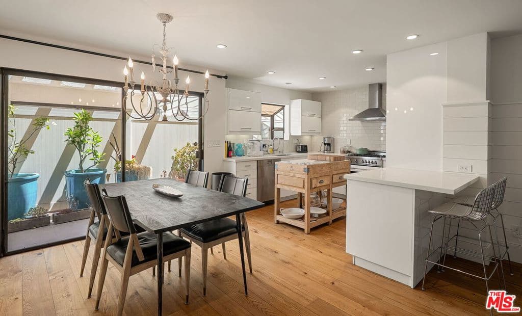Condominium for rent at 812 16th Street 5, Santa Monica, CA featuring 2 beds and 3 baths