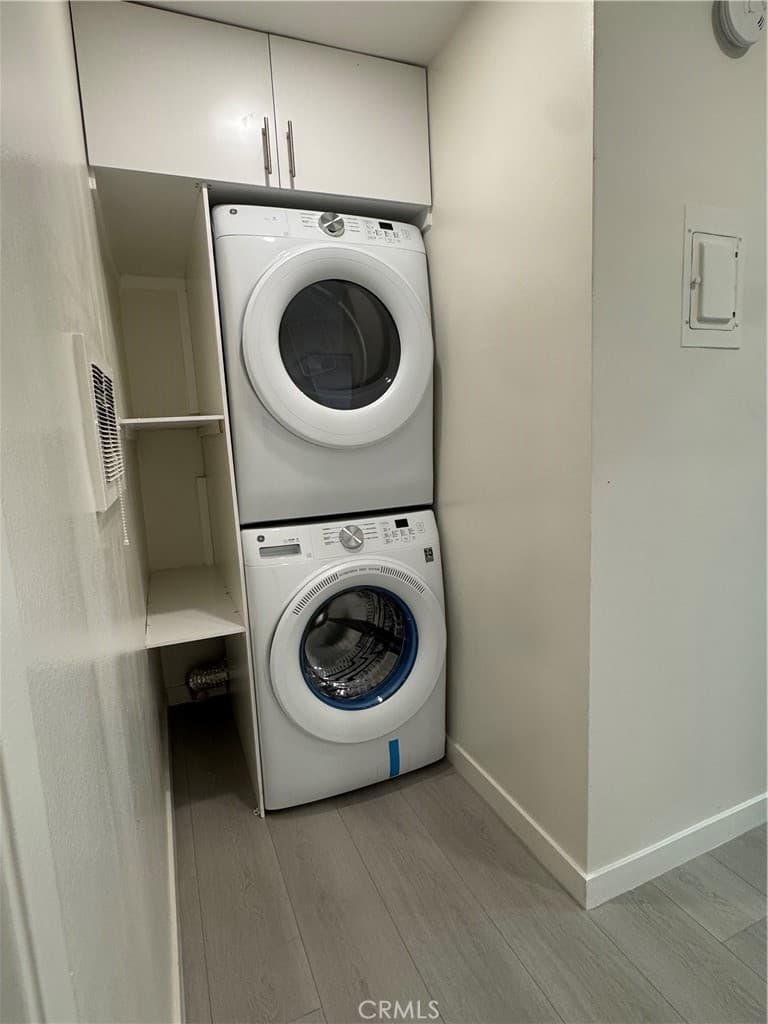 Apartment for rent at 350 W Wilson 1A, Glendale, CA featuring 1 bed and 1 bath