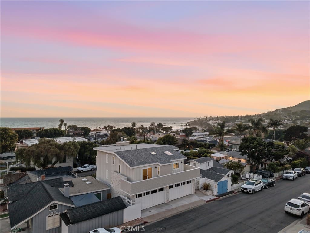 Duplex for rent at 575 Through A, Laguna Beach, CA featuring 2 beds and 3 baths