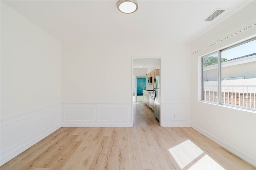 Single Family Residence for rent at 2007 W Kenneth Road, Glendale, CA featuring 3 beds and 2 baths