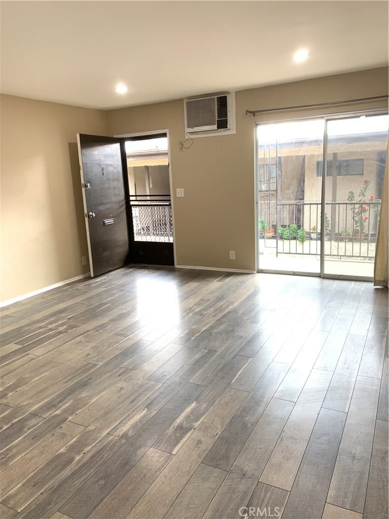 Apartment for rent at 335 N Isabel, Glendale, CA featuring 1 bed and 1 bath