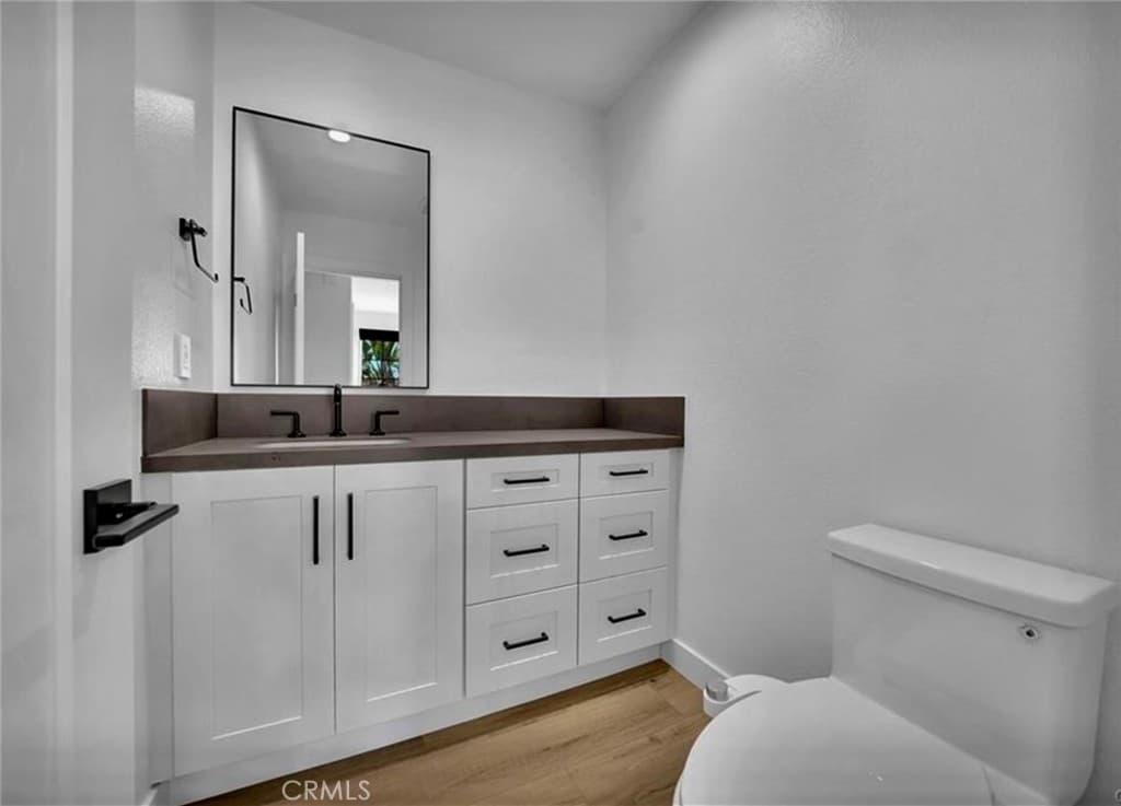 Single Family Residence for rent at 19 Sea Cove Lane 1, Newport Beach, CA featuring 2 beds and 3 baths