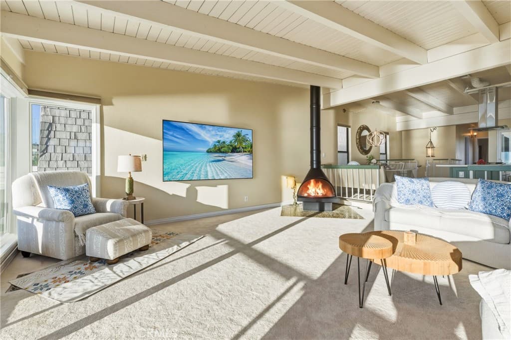 Single Family Residence for rent at 883 Katella, Laguna Beach, CA featuring 2 beds and 3 baths