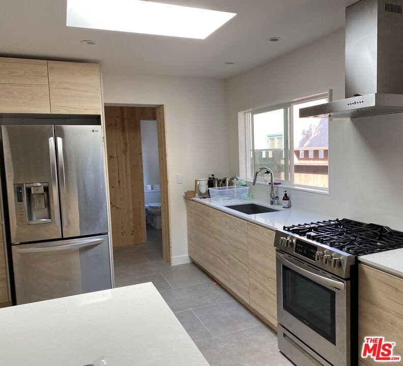 Condominium for rent at 424 Pacific Street, Santa Monica, CA featuring 2 beds and 2 baths