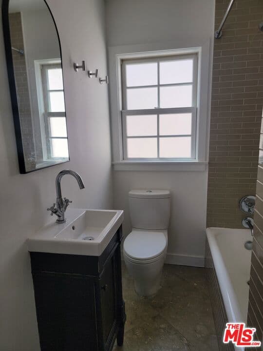 Condominium for rent at 923 16th Street, Santa Monica, CA featuring 1 bed and 1 bath