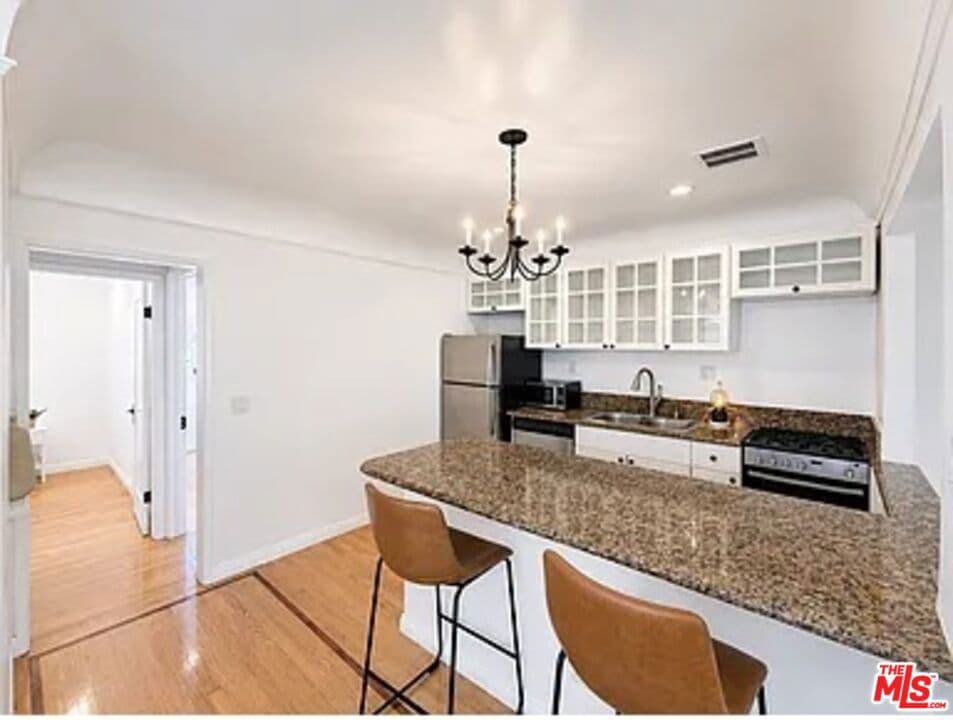 Condominium for rent at 947 5th Street B, Santa Monica, CA featuring 2 beds and 1 bath