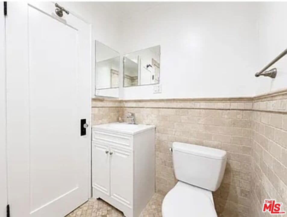 Condominium for rent at 1028 12th Street 5, Santa Monica, CA featuring 2 beds and 2 baths