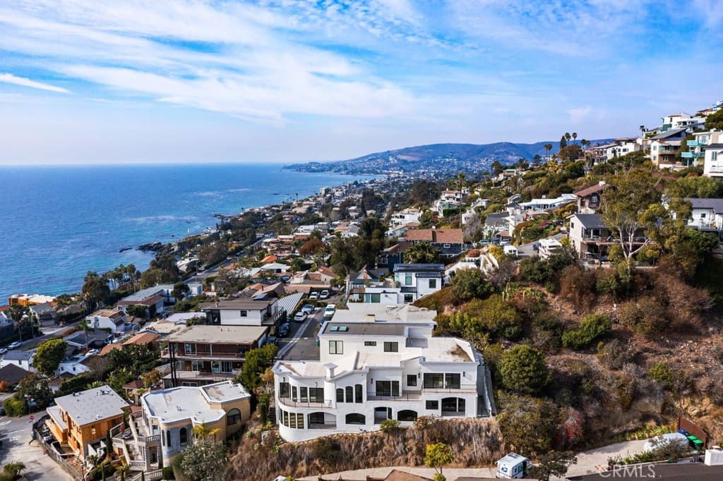 Single Family Residence for rent at 2790 A Queda Way, Laguna Beach, CA featuring 1 bed and 1 bath