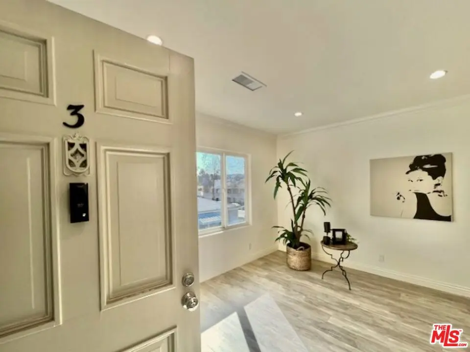 124 N Pass Avenue 3, Burbank, CA — listing photo 1
