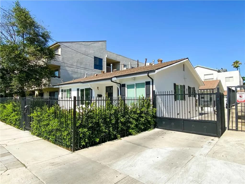 5238 Denny Avenue A, North Hollywood, CA — listing photo 1