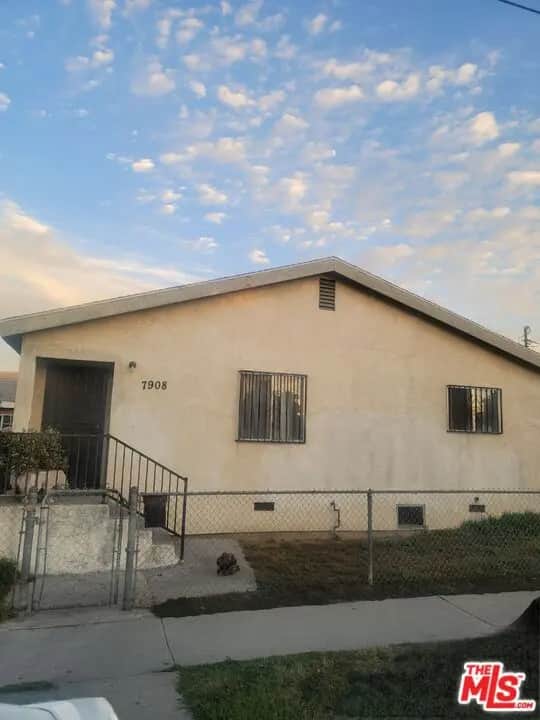 7908 Towne Avenue, Los Angeles, CA — listing photo 1