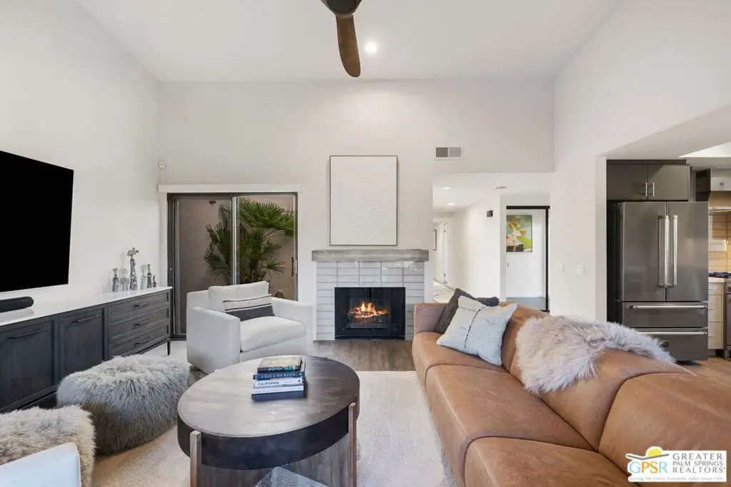 300 E Tiffany Circle, Palm Springs, CA — listing photo 1