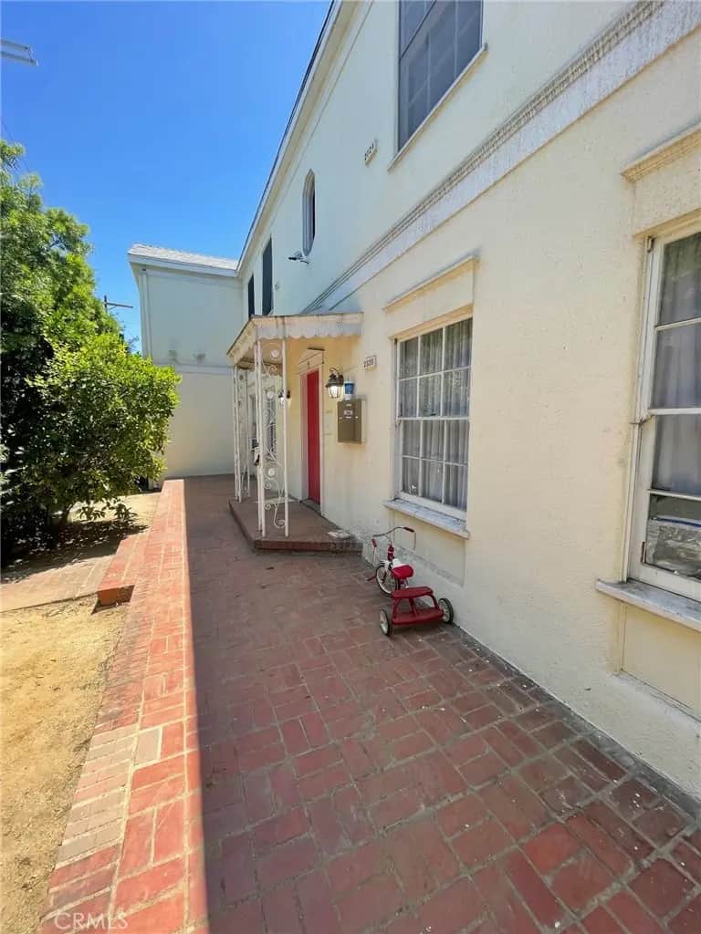 2018 W 39th Street, Los Angeles, CA — listing photo 1