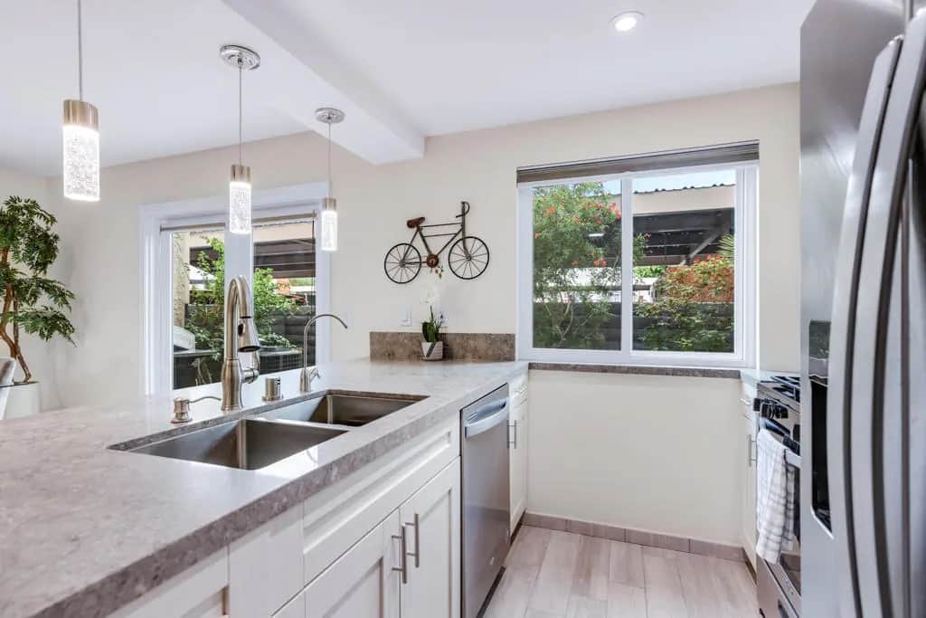 2274 N Indian Canyon Drive C, Palm Springs, CA — listing photo 1